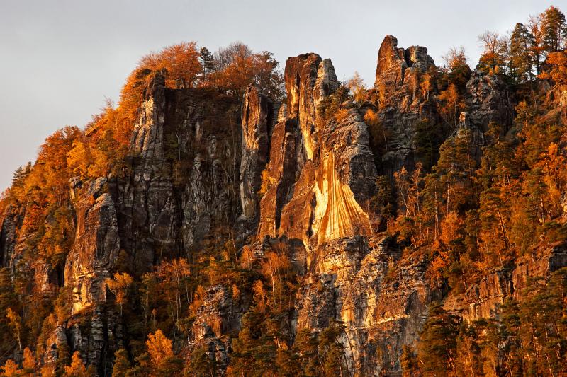 IMG_24811 20D_RAW.jpg - Die Bastei leuchtet im letzten Abendlicht